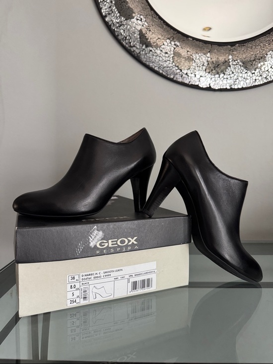 Geox Shoes - Geox Black Smooth Leather Heeled Ankle Booties sz 8